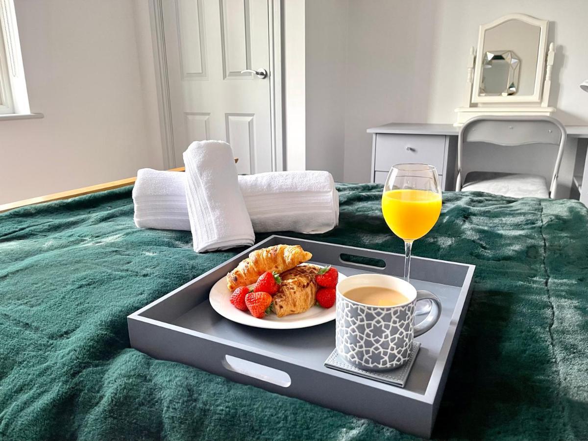 Stylish Cosy And Bright Apartment - Fantastic Location - Perfect For Business Or Solo Travellers Bishop's Stortford Eksteriør billede