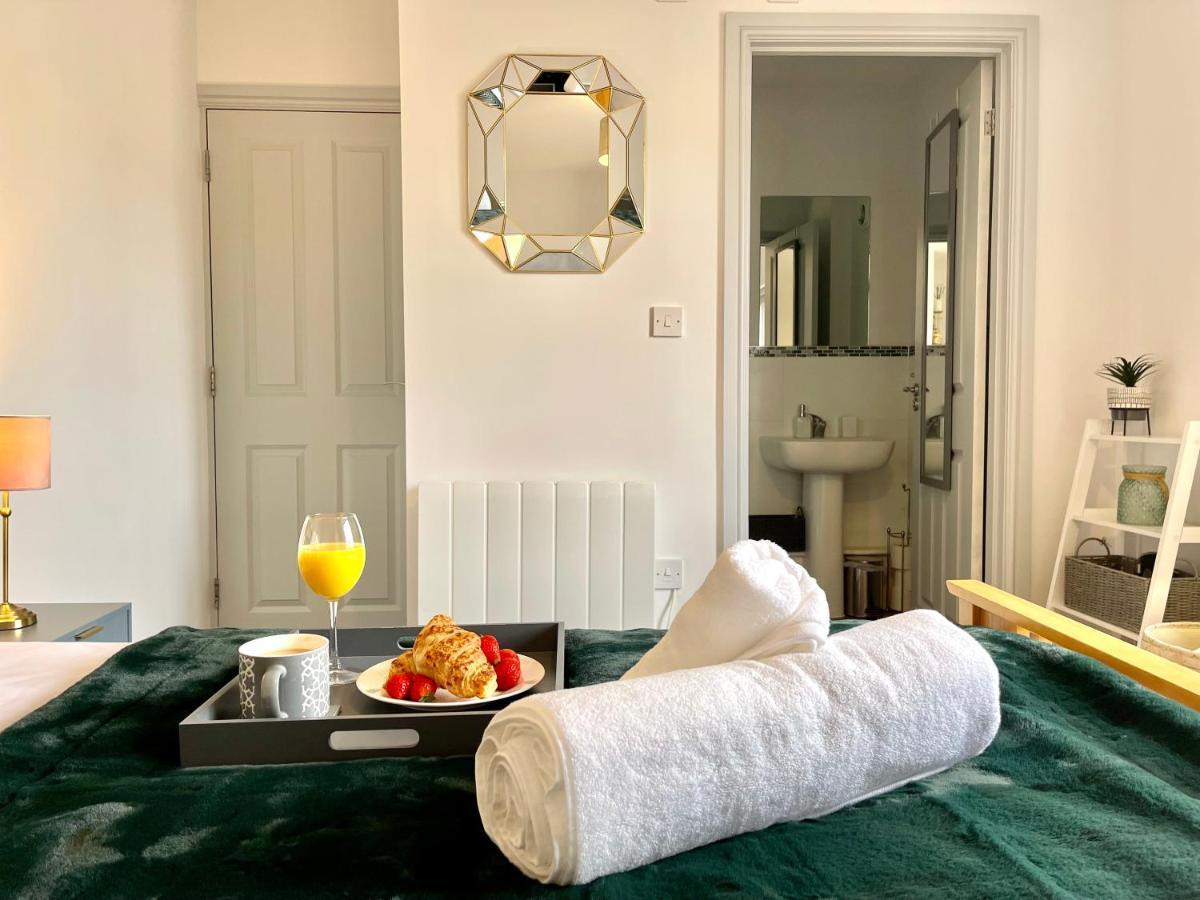 Stylish Cosy And Bright Apartment - Fantastic Location - Perfect For Business Or Solo Travellers Bishop's Stortford Eksteriør billede