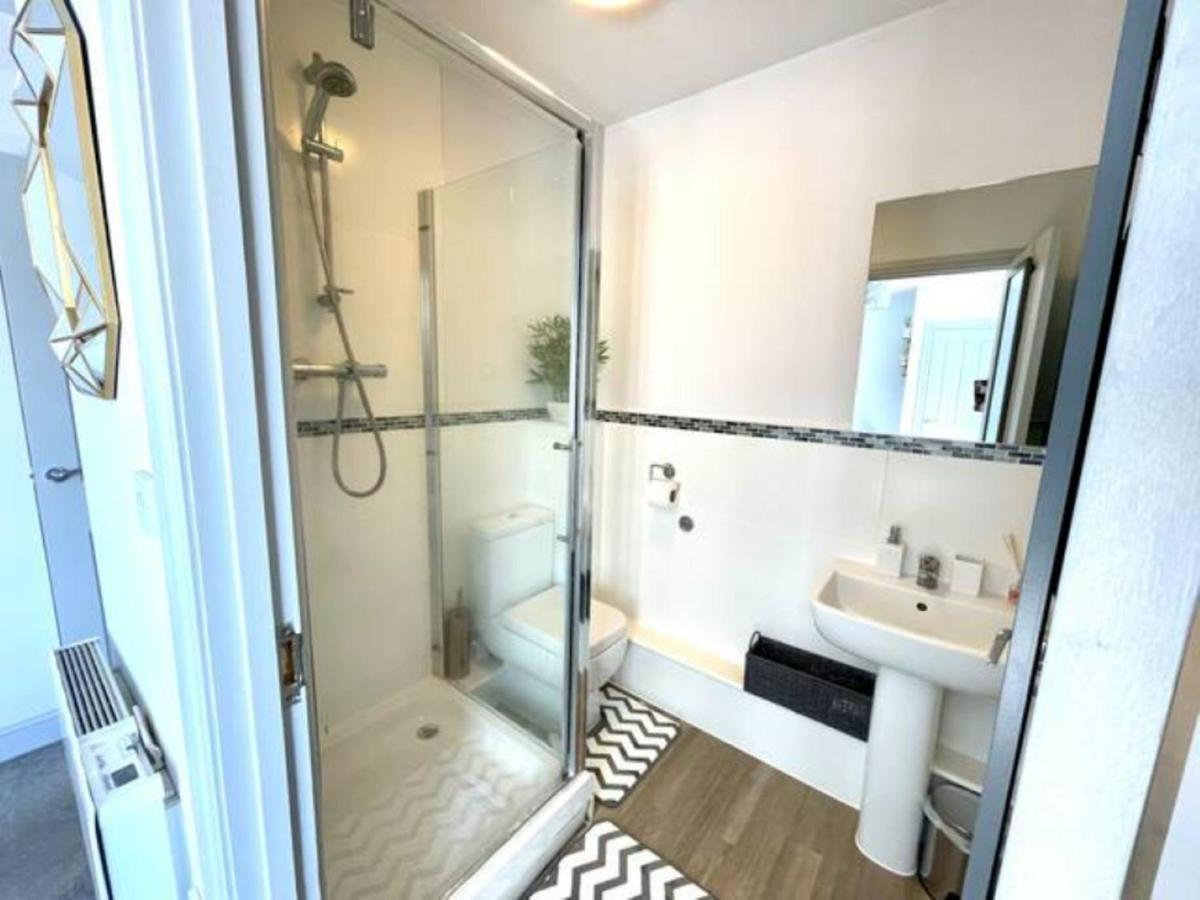 Stylish Cosy And Bright Apartment - Fantastic Location - Perfect For Business Or Solo Travellers Bishop's Stortford Eksteriør billede